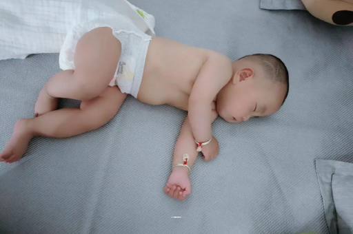 泰兴几个月宝宝会抬头